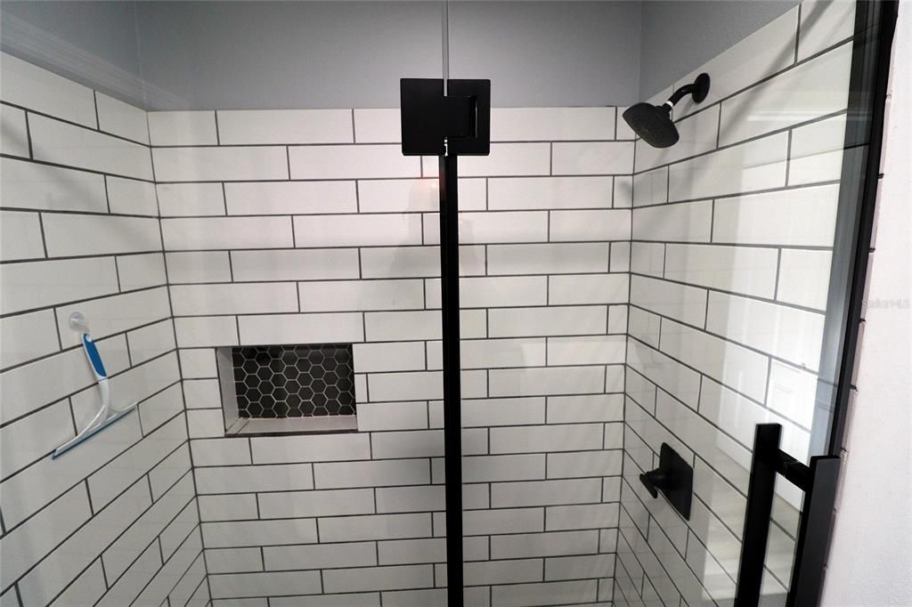 For Rent: $1,725 (2 beds, 1 baths, 830 Square Feet)