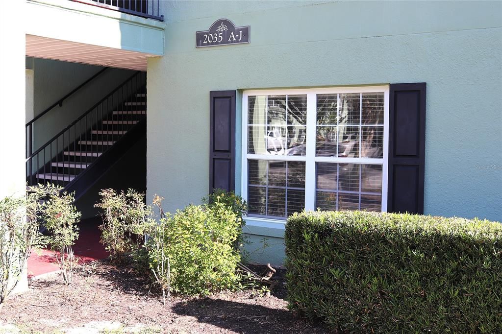 For Rent: $1,725 (2 beds, 1 baths, 830 Square Feet)