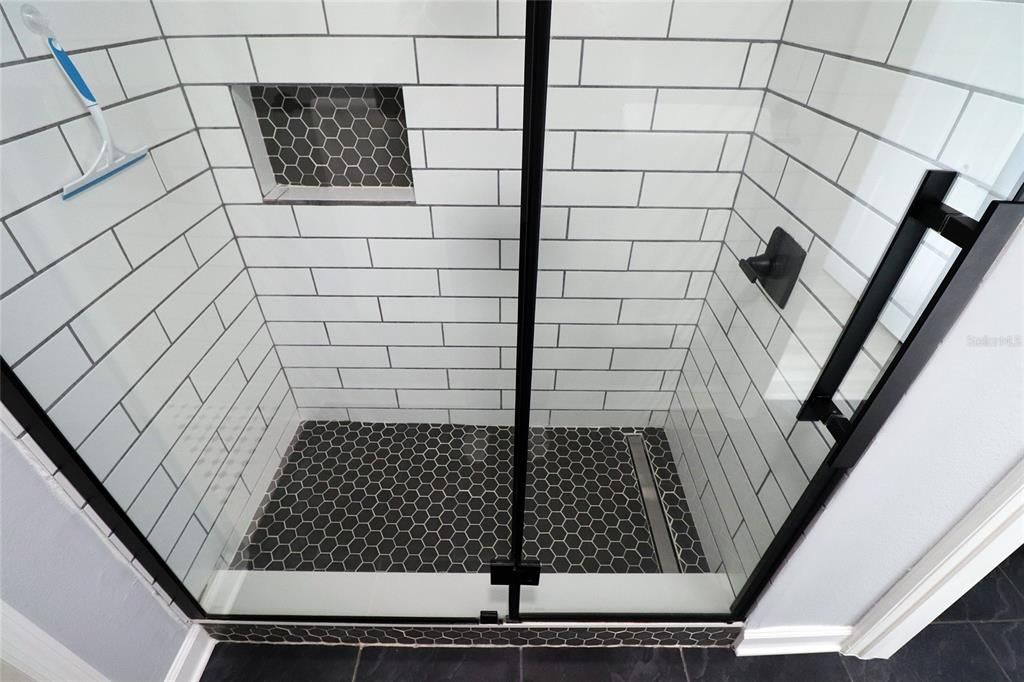 For Rent: $1,725 (2 beds, 1 baths, 830 Square Feet)