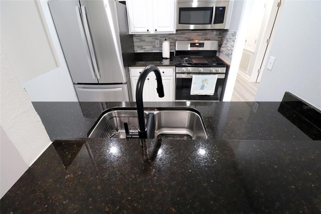 For Rent: $1,725 (2 beds, 1 baths, 830 Square Feet)