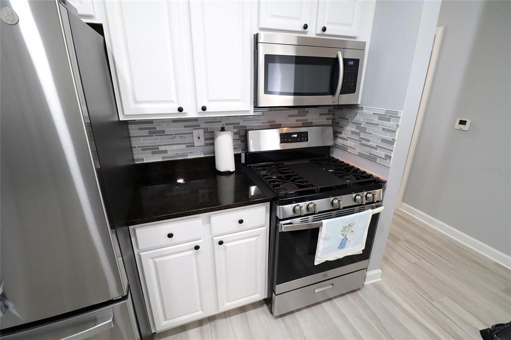 For Rent: $1,725 (2 beds, 1 baths, 830 Square Feet)