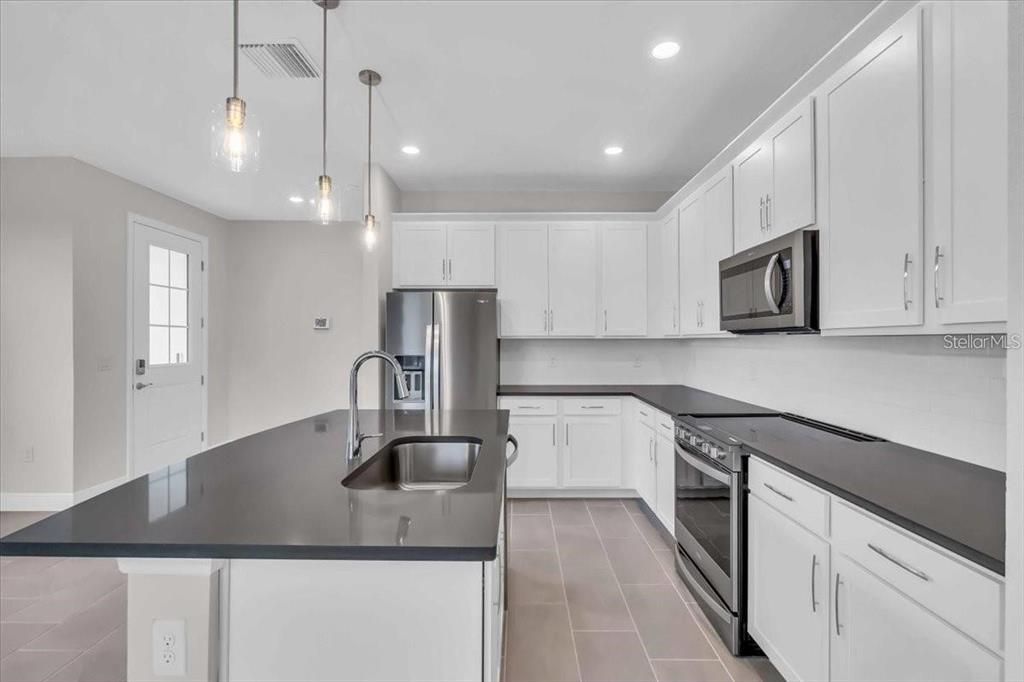 В аренду: $2,250 (3 спален, 2 ванн, 1400 Квадратных фут)