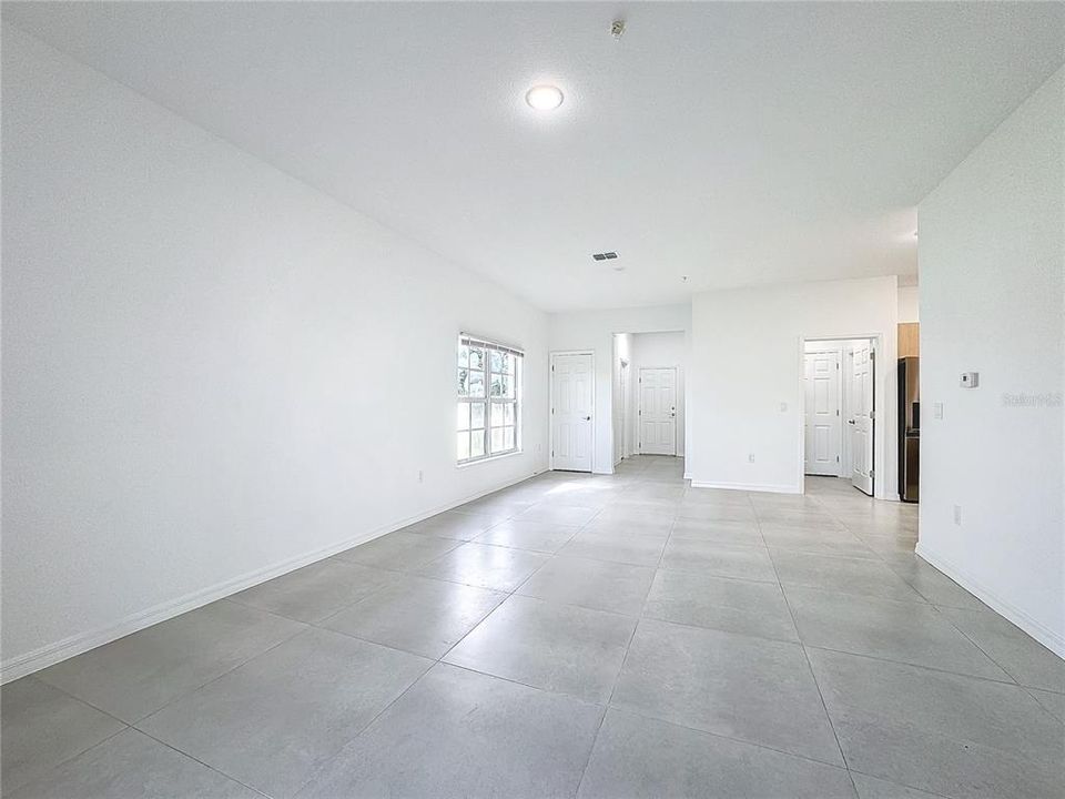 For Rent: $2,250 (4 beds, 2 baths, 2004 Square Feet)