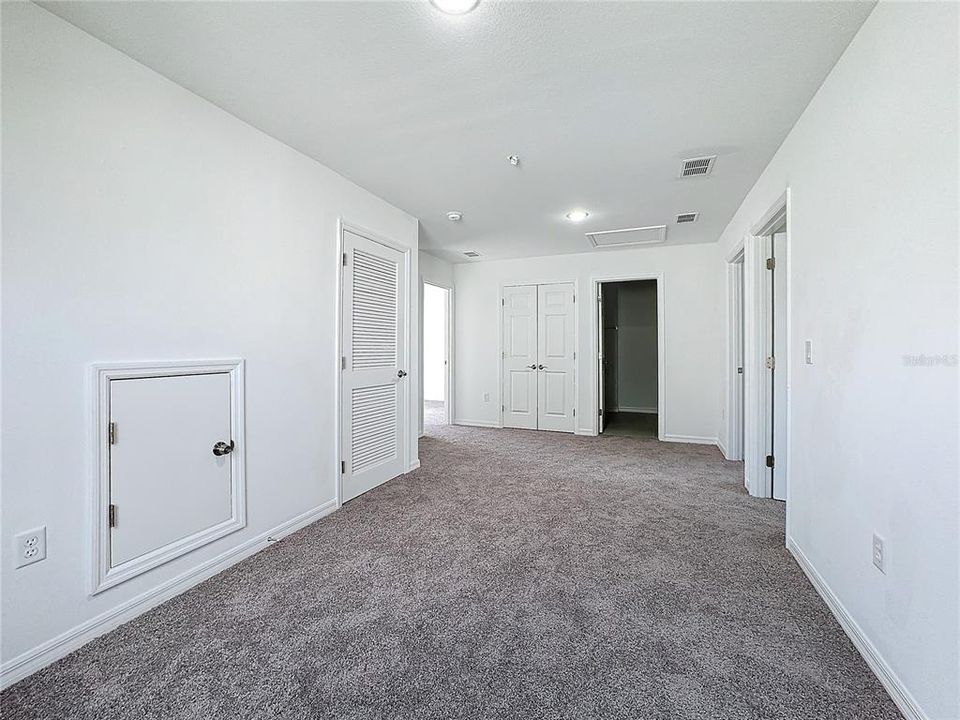 For Rent: $2,250 (4 beds, 2 baths, 2004 Square Feet)