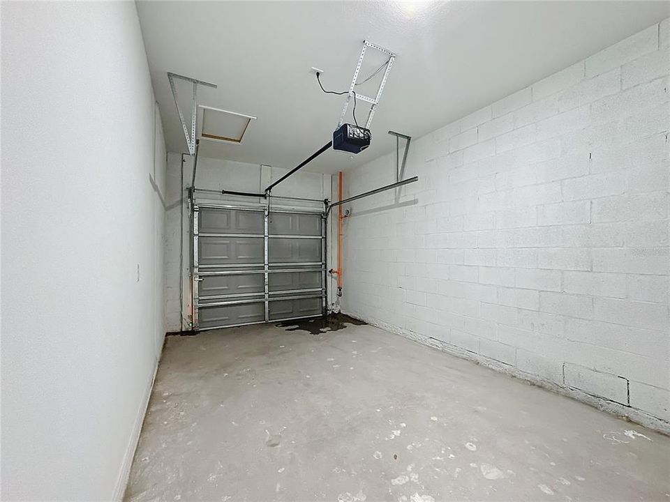 For Rent: $2,250 (4 beds, 2 baths, 2004 Square Feet)