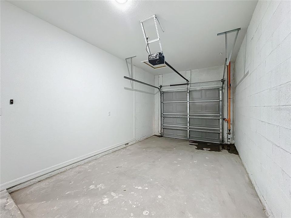 For Rent: $2,250 (4 beds, 2 baths, 2004 Square Feet)