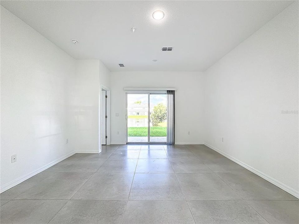 For Rent: $2,250 (4 beds, 2 baths, 2004 Square Feet)