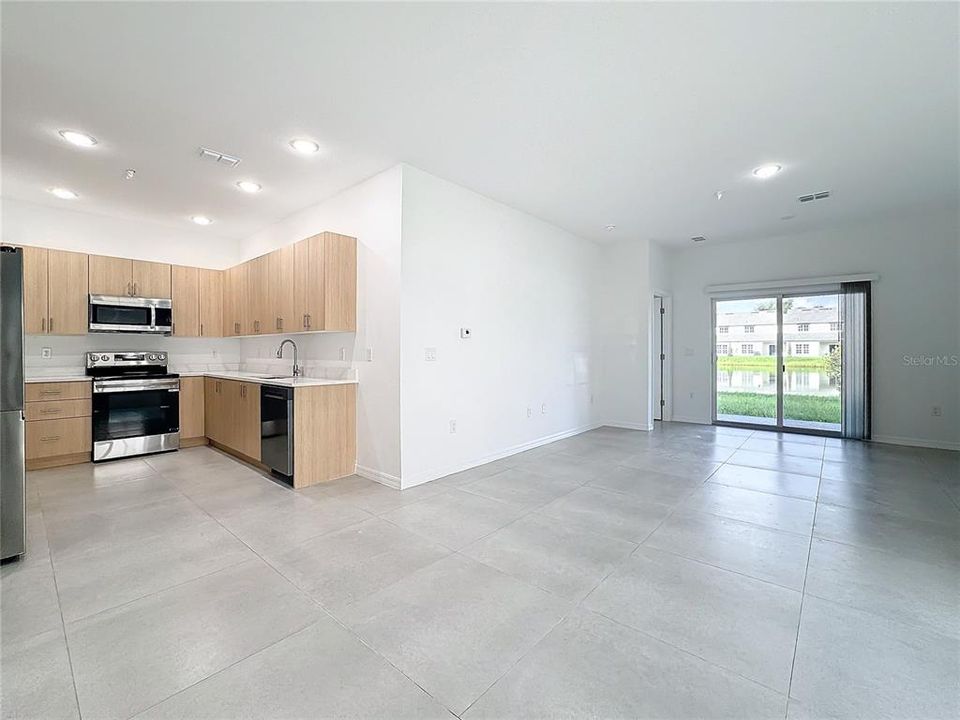 For Rent: $2,250 (4 beds, 2 baths, 2004 Square Feet)