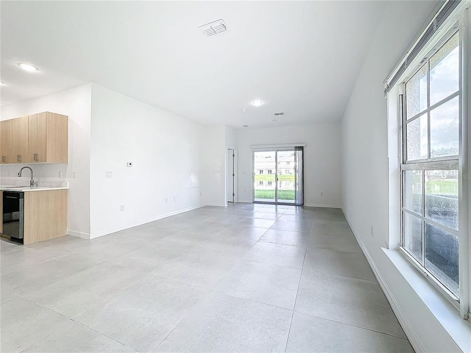 For Rent: $2,250 (4 beds, 2 baths, 2004 Square Feet)