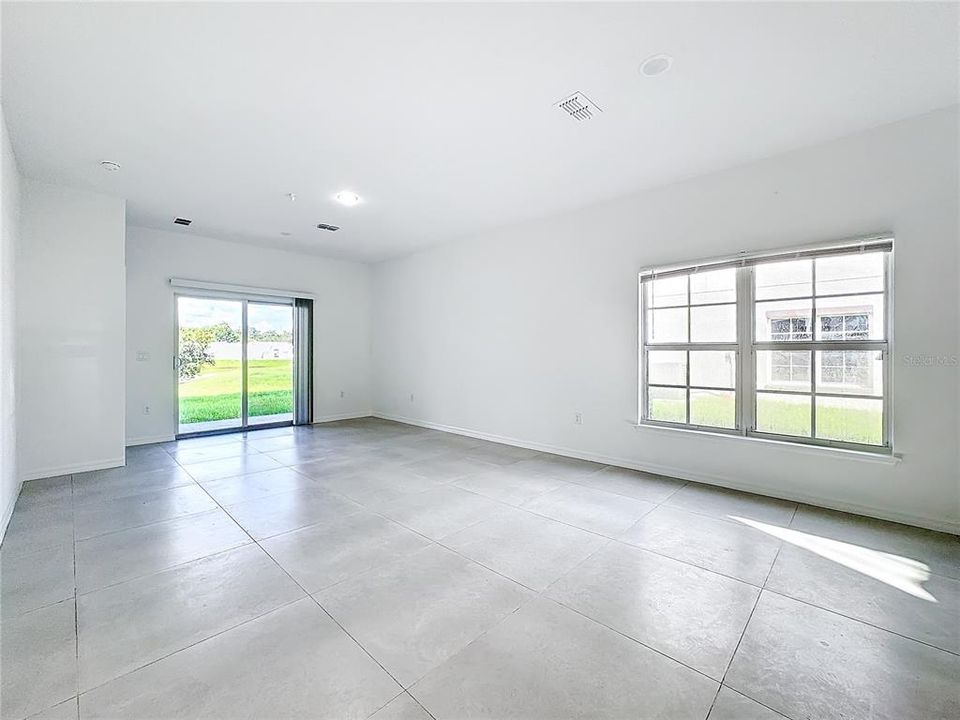 For Rent: $2,250 (4 beds, 2 baths, 2004 Square Feet)