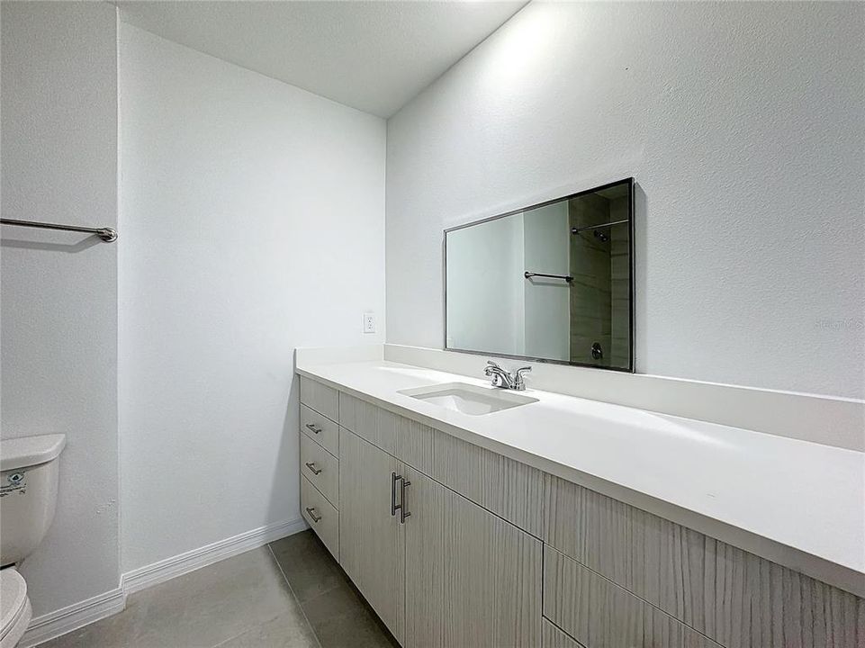 For Rent: $2,250 (4 beds, 2 baths, 2004 Square Feet)