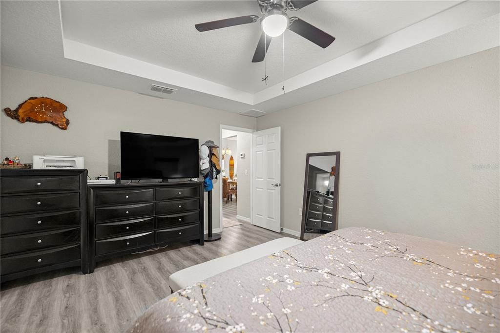 For Sale: $375,000 (4 beds, 2 baths, 1927 Square Feet)