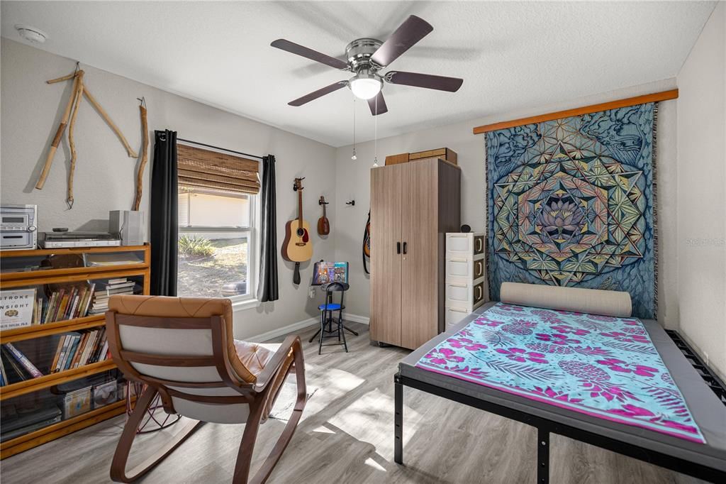 For Sale: $375,000 (4 beds, 2 baths, 1927 Square Feet)