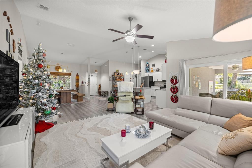 For Sale: $375,000 (4 beds, 2 baths, 1927 Square Feet)