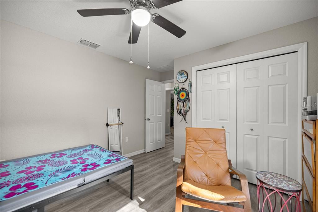 For Sale: $375,000 (4 beds, 2 baths, 1927 Square Feet)