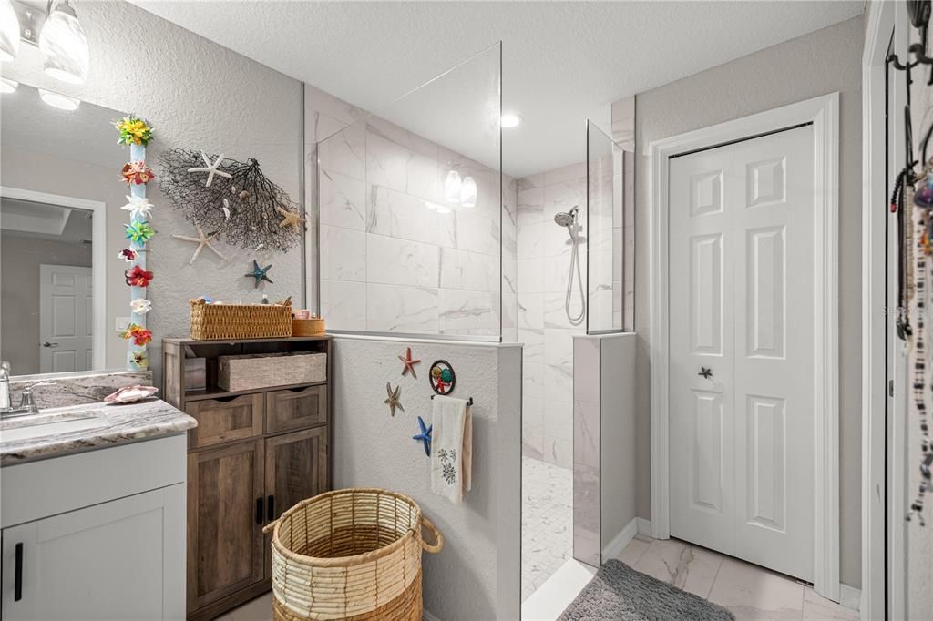 For Sale: $375,000 (4 beds, 2 baths, 1927 Square Feet)