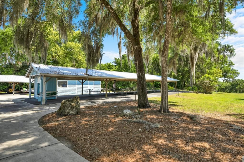 En Venta: $359,900 (4 camas, 2 baños, 1927 Pies cuadrados)