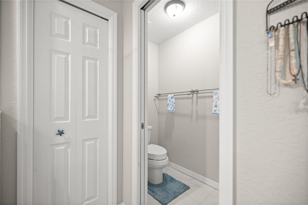 For Sale: $375,000 (4 beds, 2 baths, 1927 Square Feet)