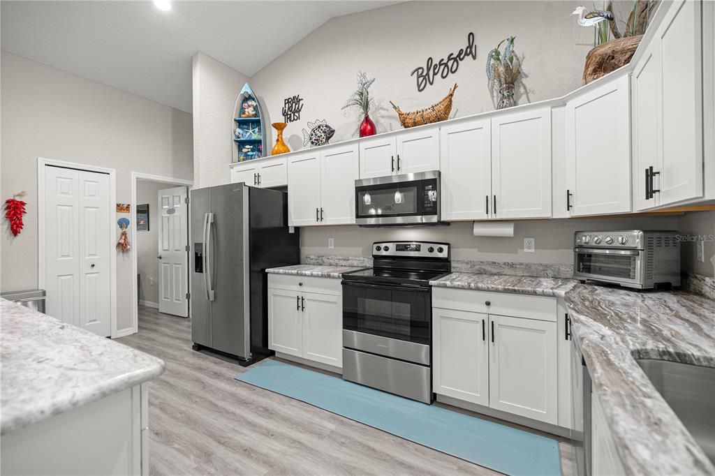 For Sale: $375,000 (4 beds, 2 baths, 1927 Square Feet)