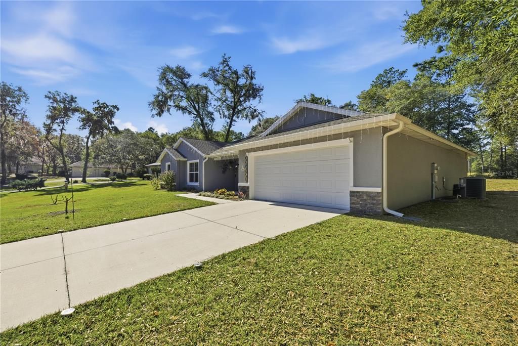 For Sale: $375,000 (4 beds, 2 baths, 1927 Square Feet)