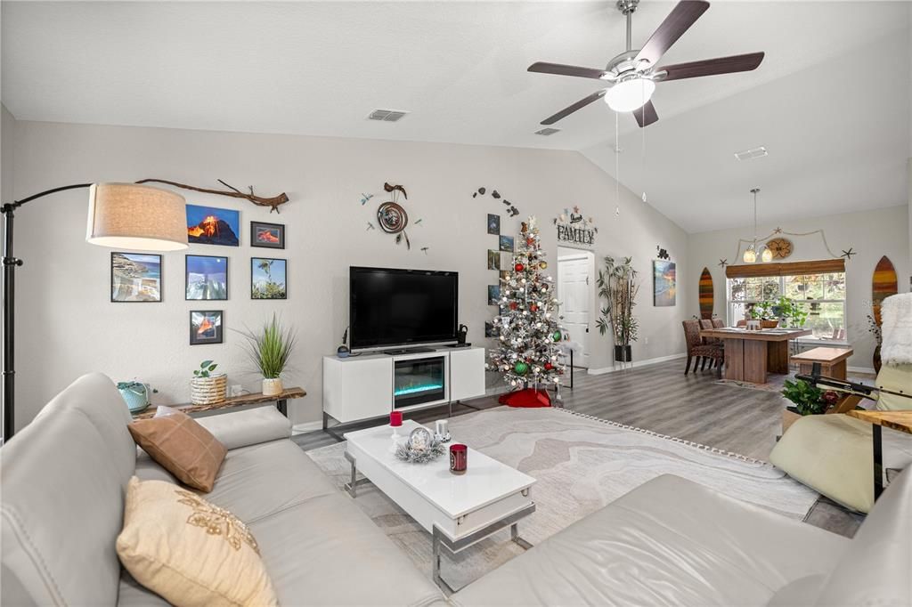 For Sale: $375,000 (4 beds, 2 baths, 1927 Square Feet)