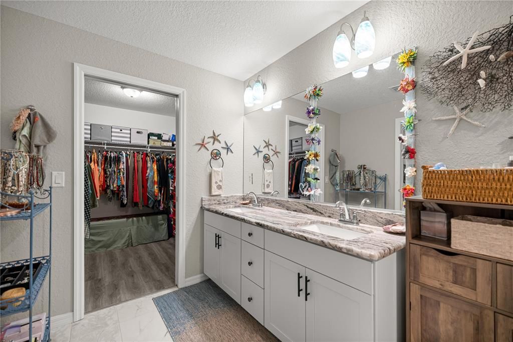 For Sale: $375,000 (4 beds, 2 baths, 1927 Square Feet)