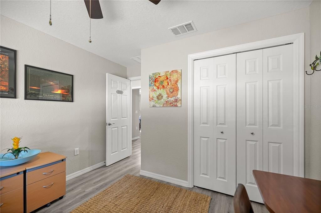 For Sale: $375,000 (4 beds, 2 baths, 1927 Square Feet)