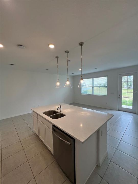 For Rent: $2,200 (3 beds, 2 baths, 1622 Square Feet)