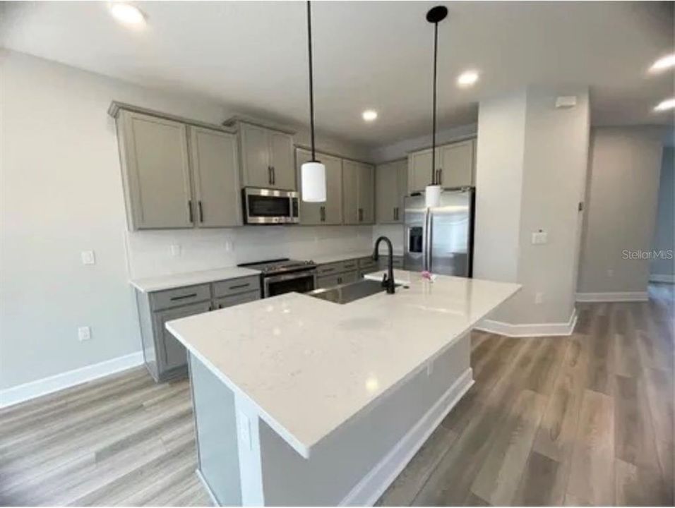 For Rent: $2,900 (3 beds, 2 baths, 1835 Square Feet)