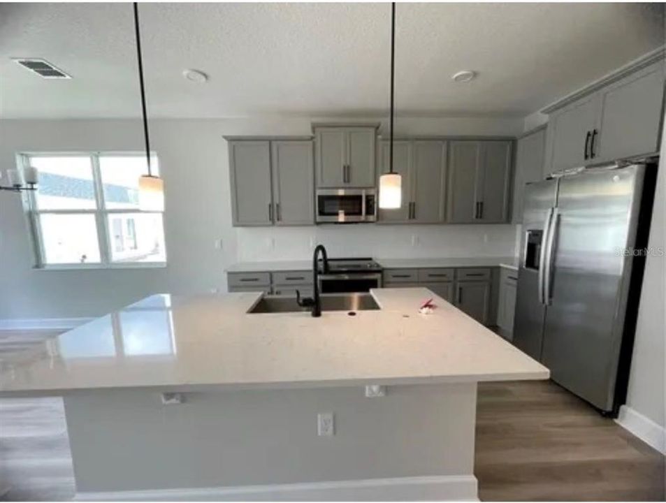 For Rent: $2,900 (3 beds, 2 baths, 1835 Square Feet)