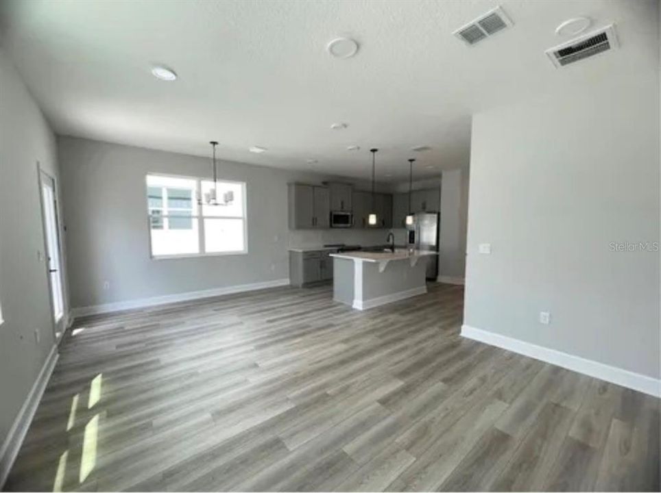 For Rent: $2,900 (3 beds, 2 baths, 1835 Square Feet)