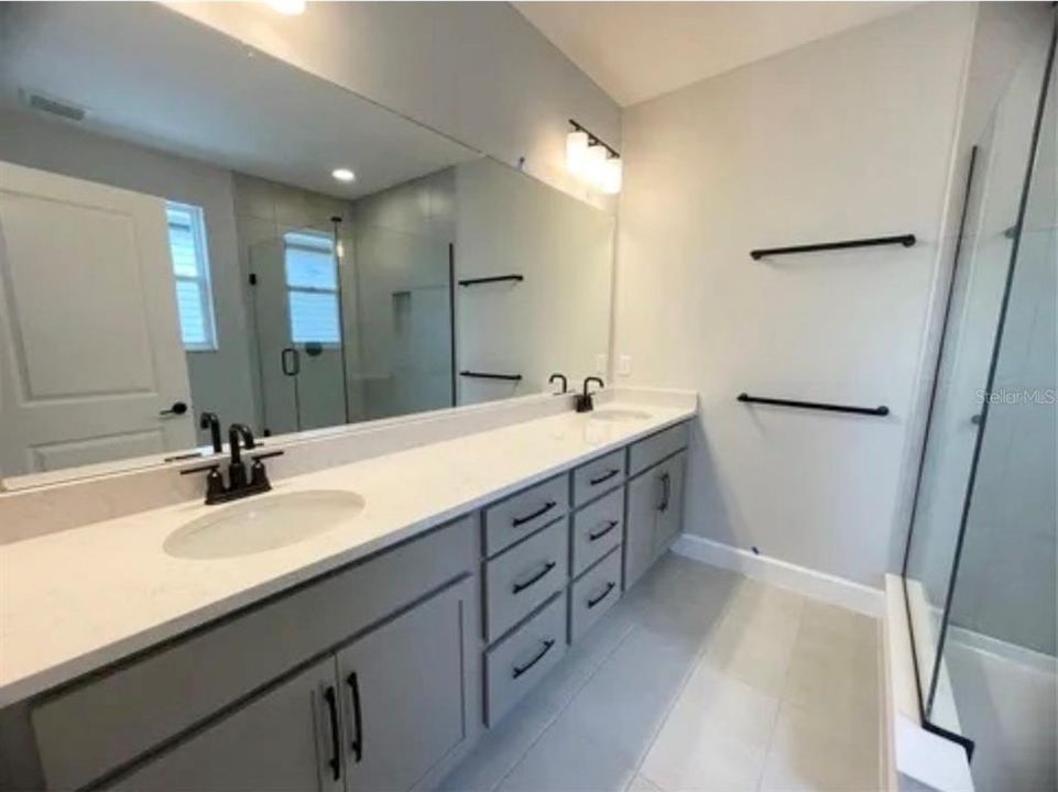 For Rent: $2,900 (3 beds, 2 baths, 1835 Square Feet)