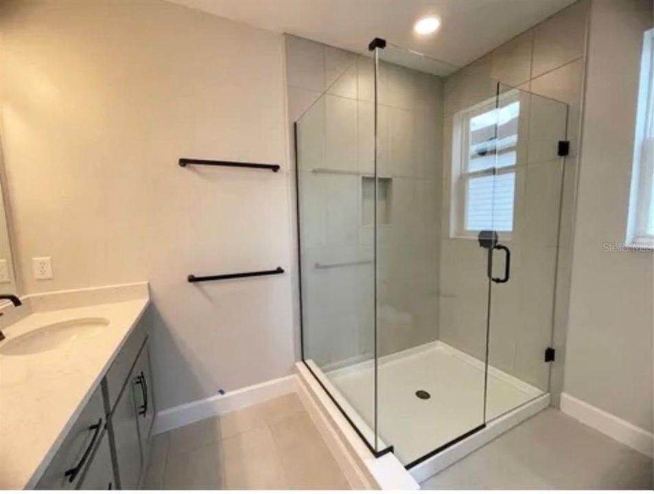 For Rent: $2,900 (3 beds, 2 baths, 1835 Square Feet)