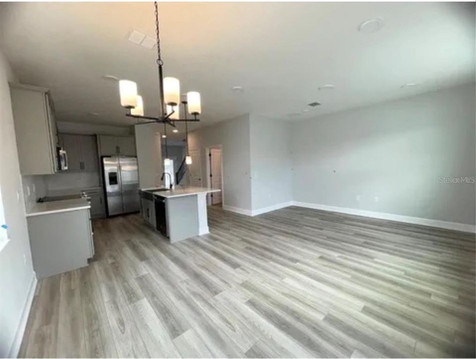 For Rent: $2,900 (3 beds, 2 baths, 1835 Square Feet)