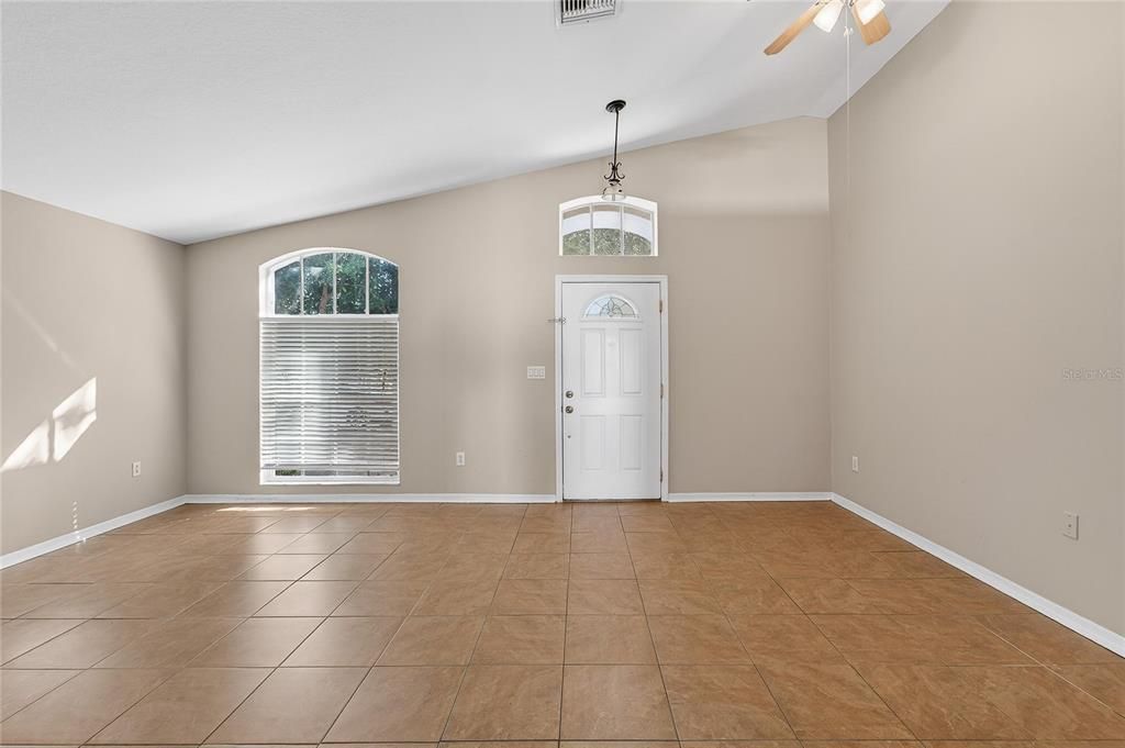 В аренду: $2,150 (3 спален, 2 ванн, 1428 Квадратных фут)