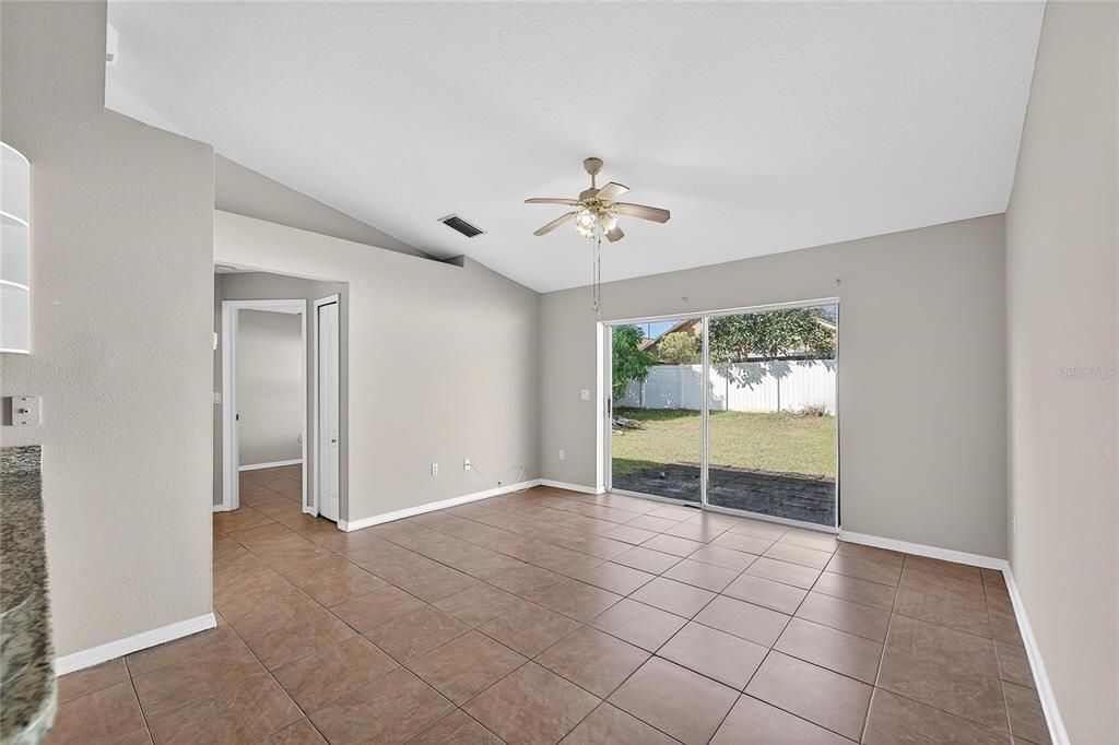 В аренду: $2,150 (3 спален, 2 ванн, 1428 Квадратных фут)