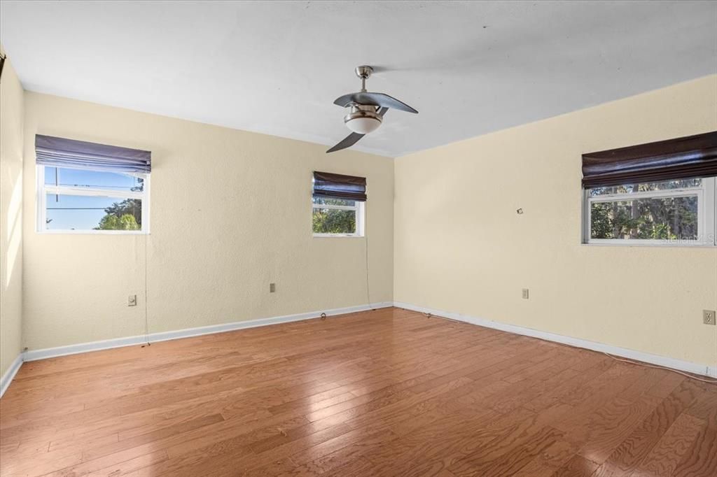 На продажу: $275,000 (3 спален, 2 ванн, 1842 Квадратных фут)