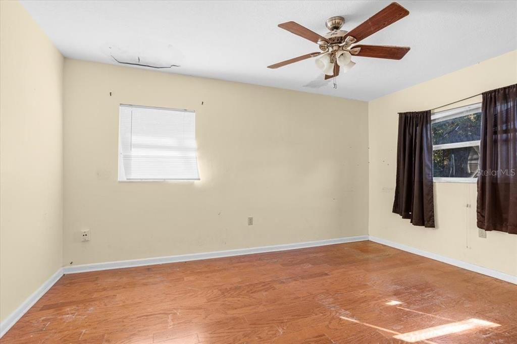 На продажу: $275,000 (3 спален, 2 ванн, 1842 Квадратных фут)