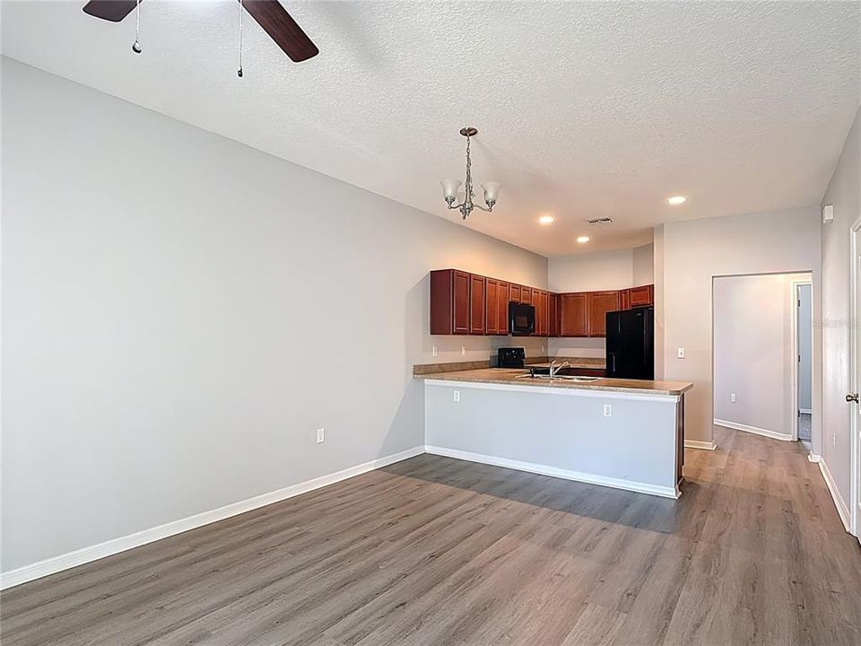 For Rent: $1,900 (3 beds, 2 baths, 1190 Square Feet)