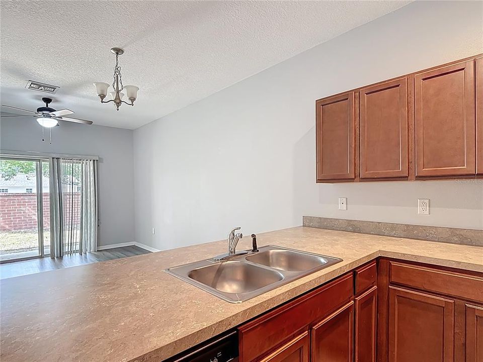 For Rent: $1,900 (3 beds, 2 baths, 1190 Square Feet)