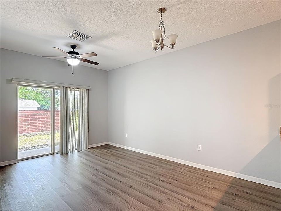 For Rent: $1,900 (3 beds, 2 baths, 1190 Square Feet)