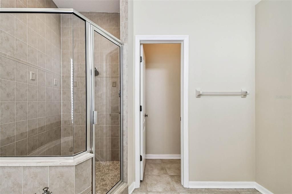 En Venta: $649,900 (4 camas, 3 baños, 2619 Pies cuadrados)