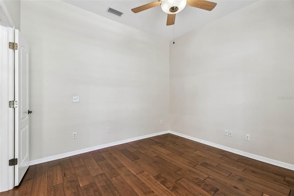 En Venta: $649,900 (4 camas, 3 baños, 2619 Pies cuadrados)