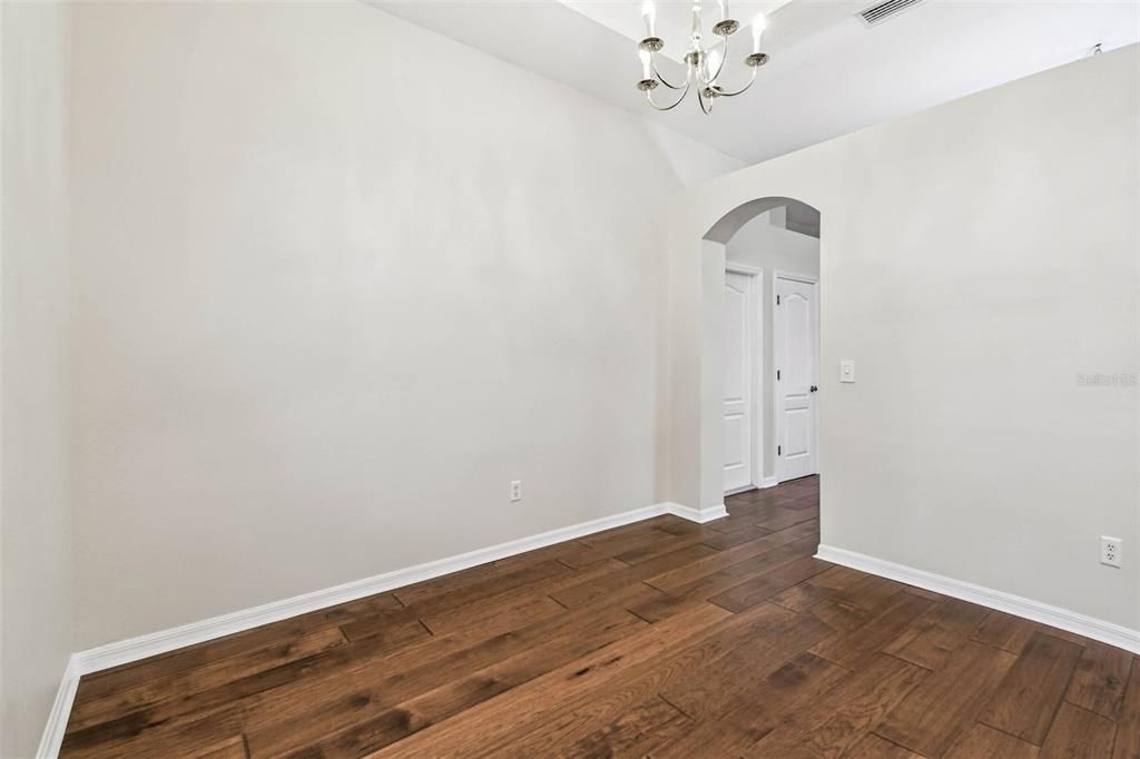 En Venta: $649,900 (4 camas, 3 baños, 2619 Pies cuadrados)