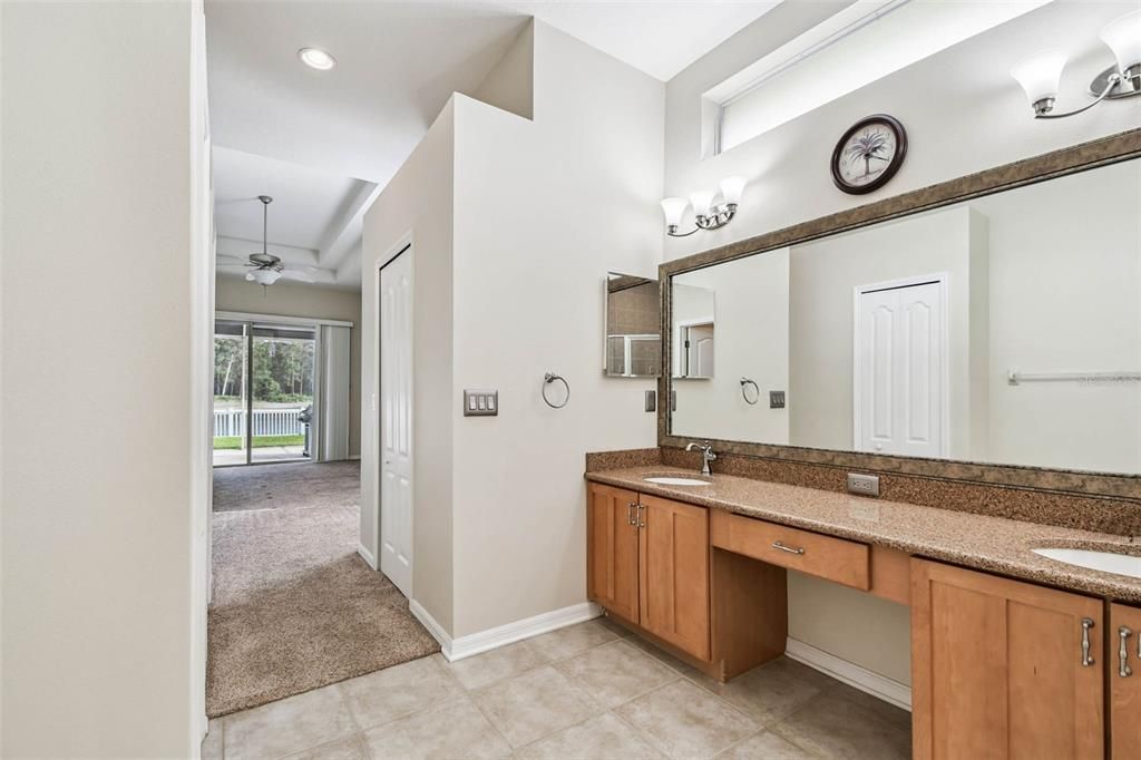 En Venta: $649,900 (4 camas, 3 baños, 2619 Pies cuadrados)