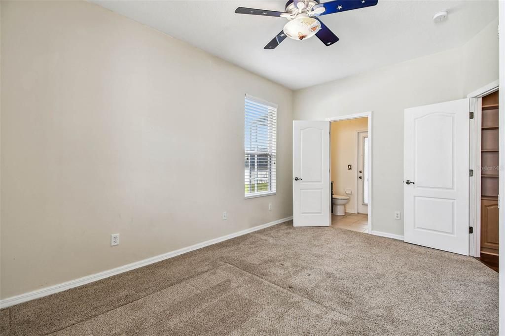 En Venta: $649,900 (4 camas, 3 baños, 2619 Pies cuadrados)