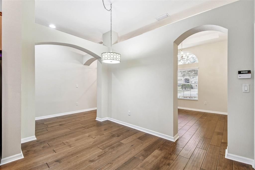 En Venta: $649,900 (4 camas, 3 baños, 2619 Pies cuadrados)