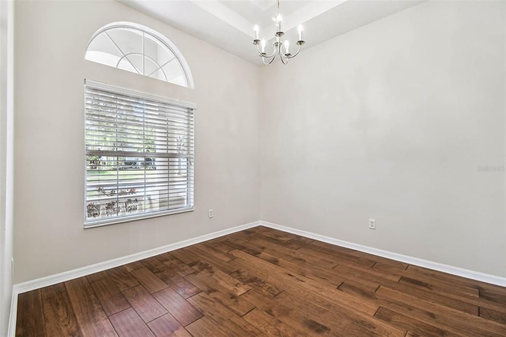 En Venta: $649,900 (4 camas, 3 baños, 2619 Pies cuadrados)