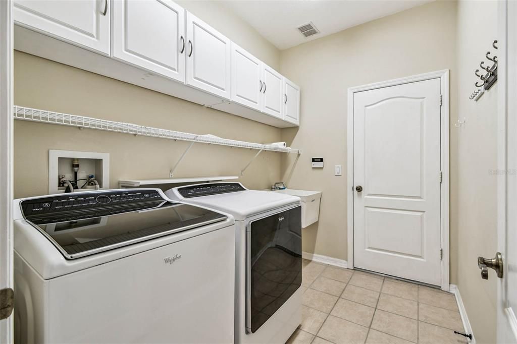 En Venta: $649,900 (4 camas, 3 baños, 2619 Pies cuadrados)