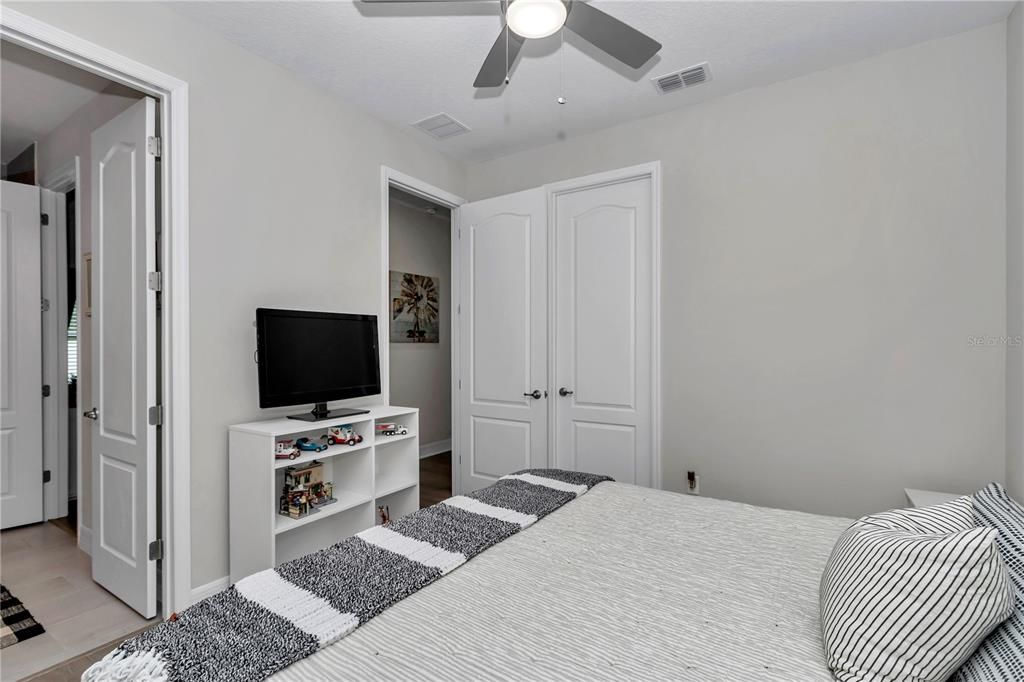 待售: $400,000 (4 贝兹, 3 浴室, 2478 平方英尺)